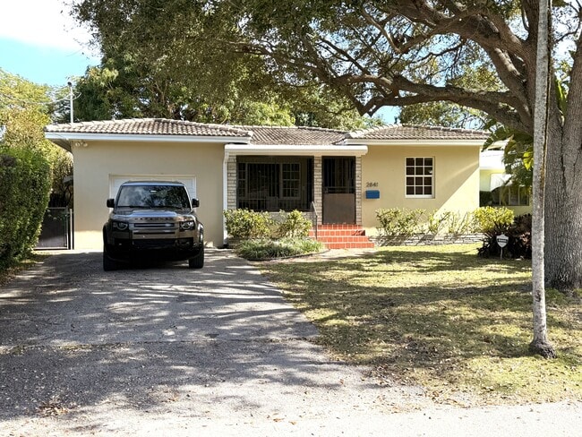 Building Photo - 2841 SW 33rd Ave