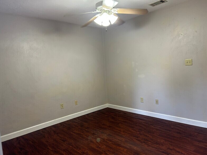 Building Photo - 1135 Ocala Rd