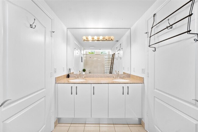 Building Photo - 101 SE 20th Ave