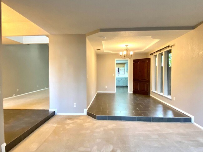 Building Photo - $2,450 Audubon & Friant 3 bed, N Bond, Fresno