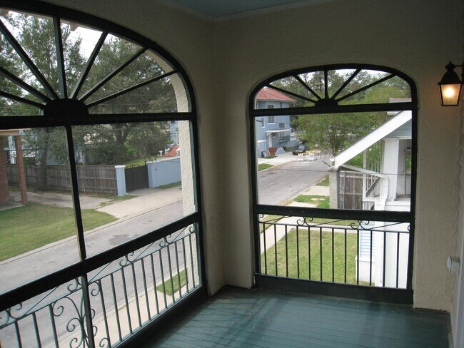 Building Photo - Spacious 3-Bedroom Apartment in the Heart of Broadmoor/Uptown