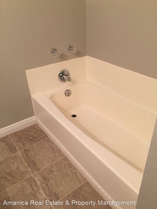 Building Photo - 2 br, 2 bath House - 2403 W. Acacia Ave.