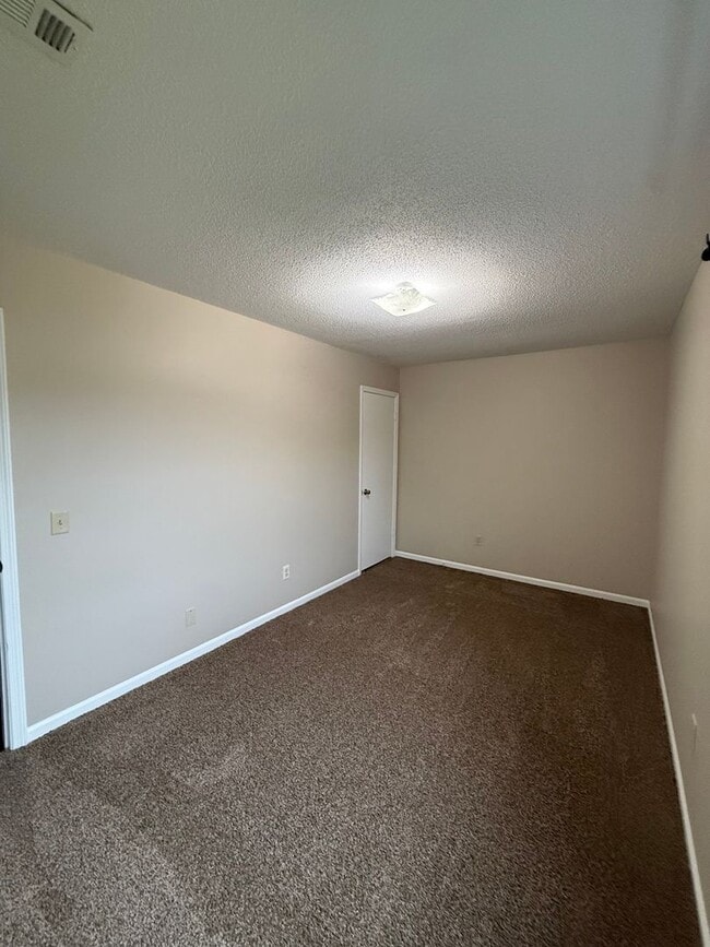 Building Photo - 205 Glenwood Ln