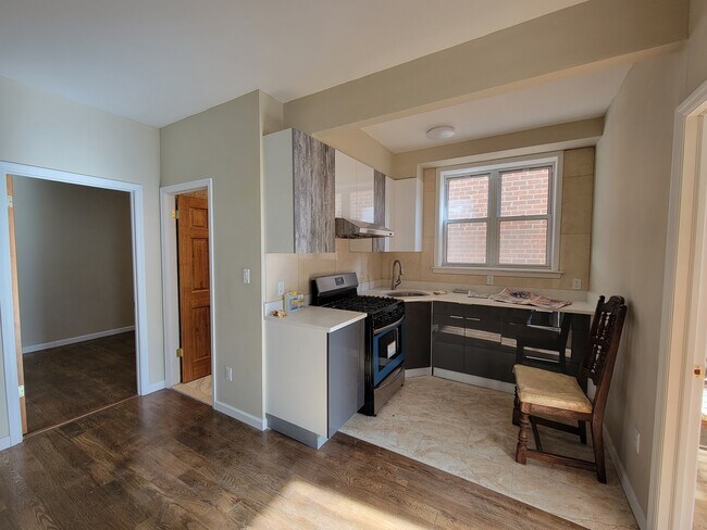 Building Photo - 836 48th St