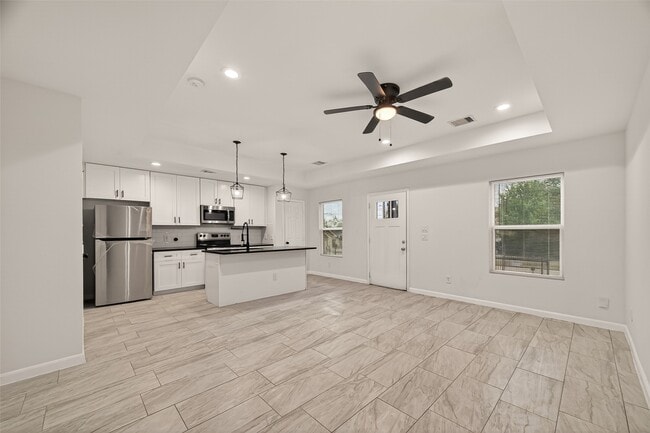 Building Photo - 4302 Hirsch Rd