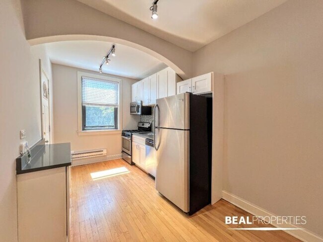 Building Photo - 0 bedroom in CHICAGO IL 60647