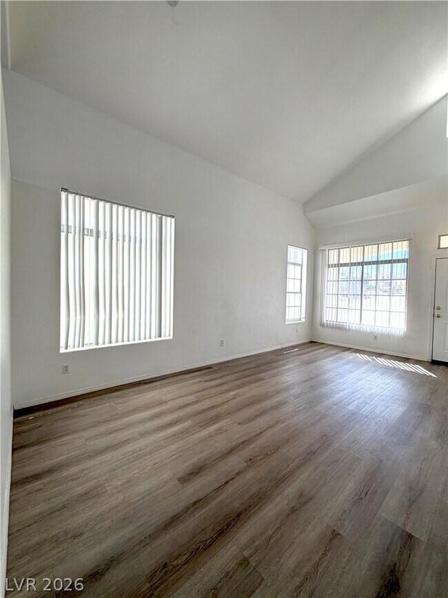 Building Photo - 846 Zinnia Cir