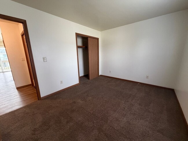 Building Photo - 219 Tanglewood Dr
