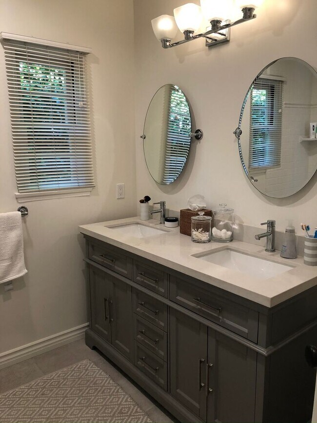 Building Photo - Valmonte Beauty 2 Bedroom Beautiful Home  on Corner Lot with Huge yard