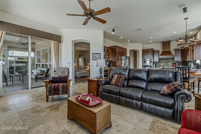 Building Photo - 65473 E Rose Ridge Dr