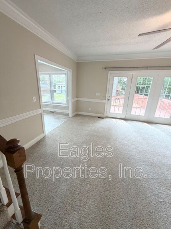 Building Photo - 242 N Marion Dr