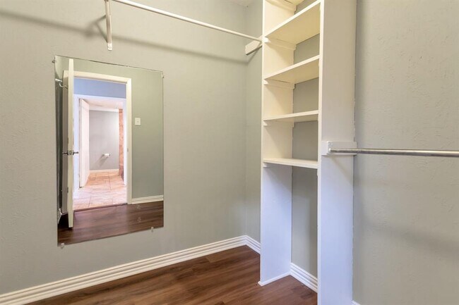 Building Photo - 6808 Eastridge Dr