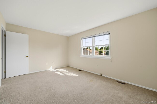 Building Photo - 39 Weathervane Dr