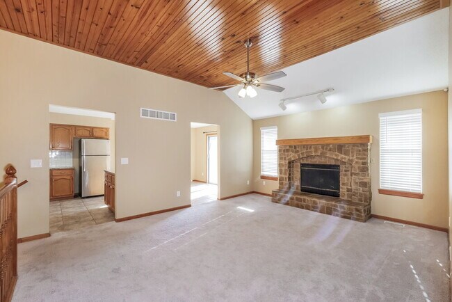 Building Photo - 1711 Roberta Dr