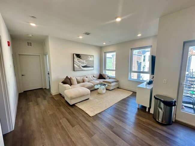 Building Photo - 951 Dorchester Ave