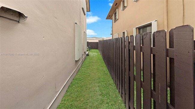 Building Photo - 8877 SW 36th St