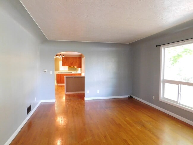 Building Photo - 4Bd/1.5Ba Two Story Home - Available to View!