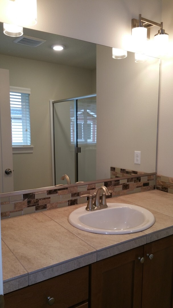 Building Photo - 427 NE Tork Pl