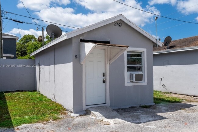 Building Photo - 12101 Everglades St