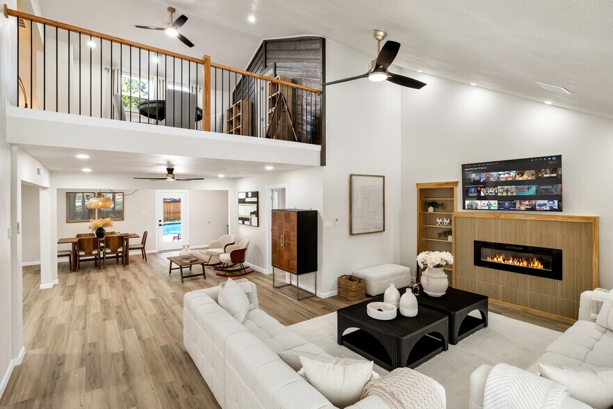 Building Photo - 9690 Fallbrook Dr
