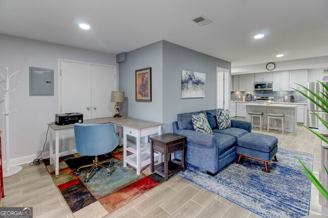 Building Photo - 4915 Lake Forest Dr SE