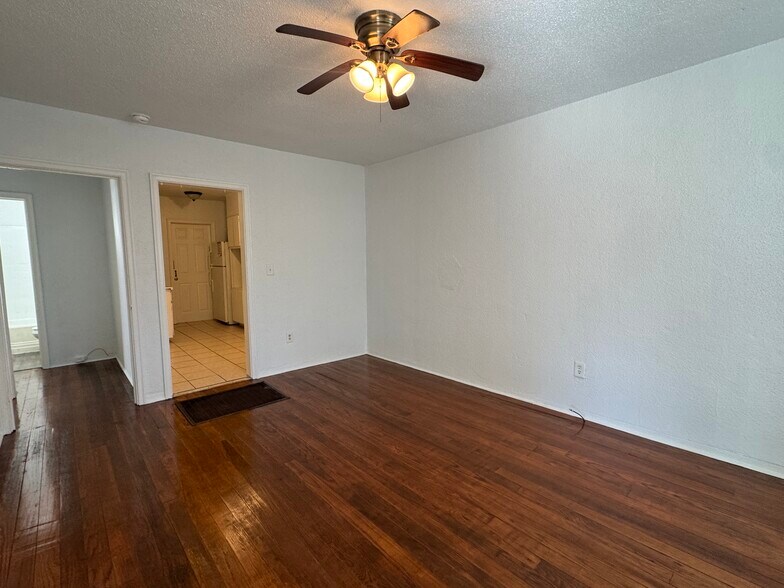 Building Photo - 103 Hibiscus Ave