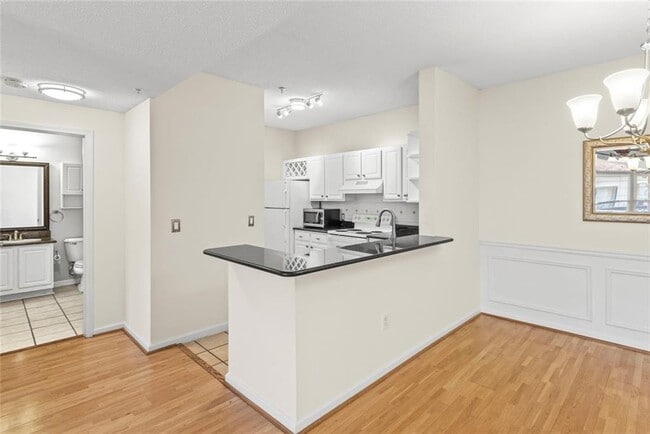 Building Photo - 955 Juniper St NE