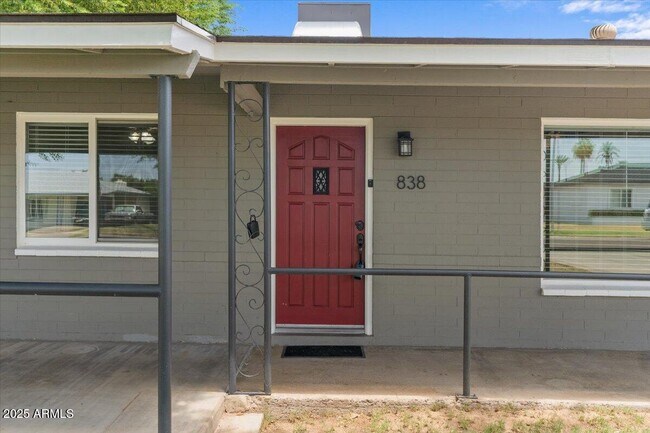 Building Photo - 838 E Belmont Ave