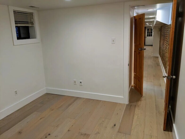 Building Photo - 1317 Irving St NW