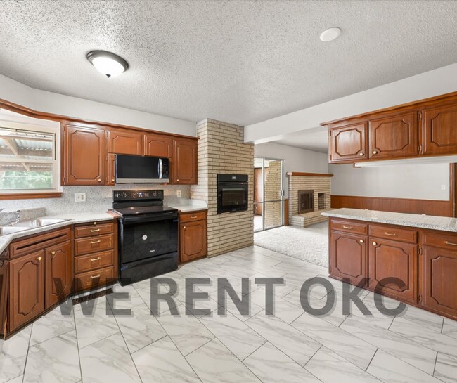 Building Photo - 3016 Shadybrook Dr