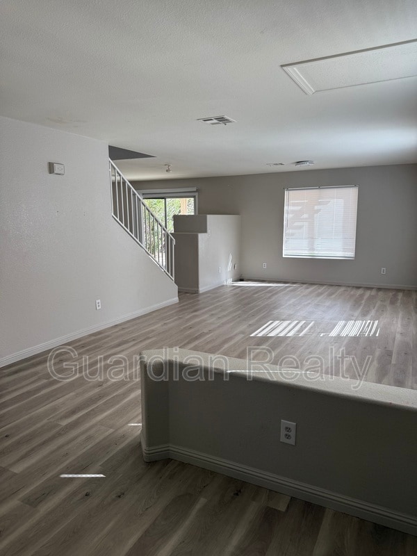 Building Photo - 10467 Lilac Tree Ave