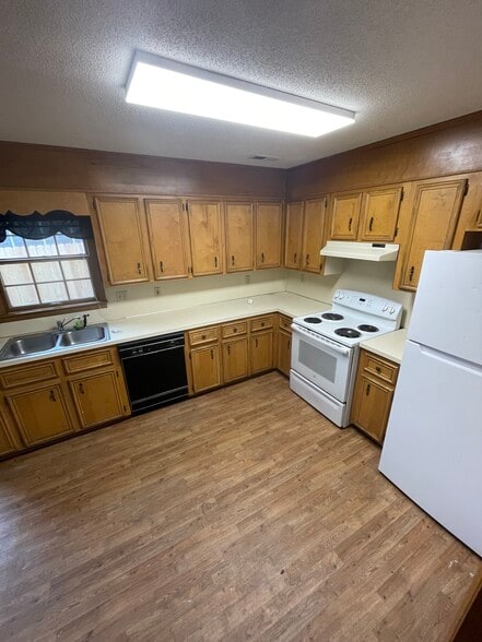 Building Photo - 1612 Bradford Ct