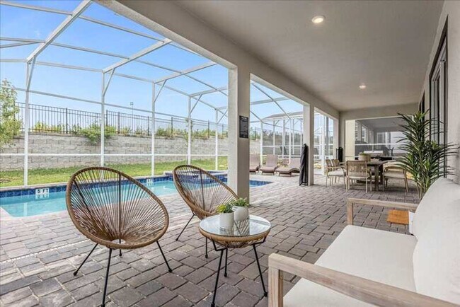 Building Photo - 9052 Sommerset Hills Dr