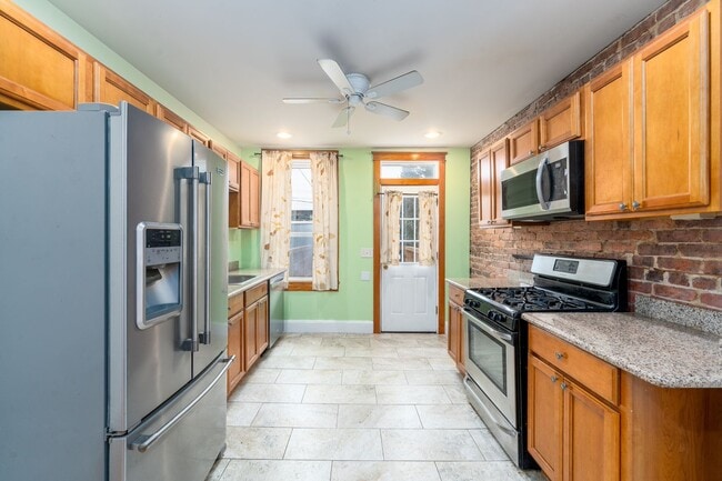 Building Photo - 3-Bedroom, 2-Bathroom in Brewers Hill