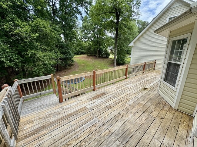 Building Photo - 362 River Point Dr