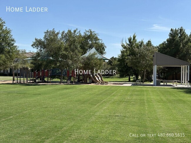 Building Photo - 3411 E Mesquite St