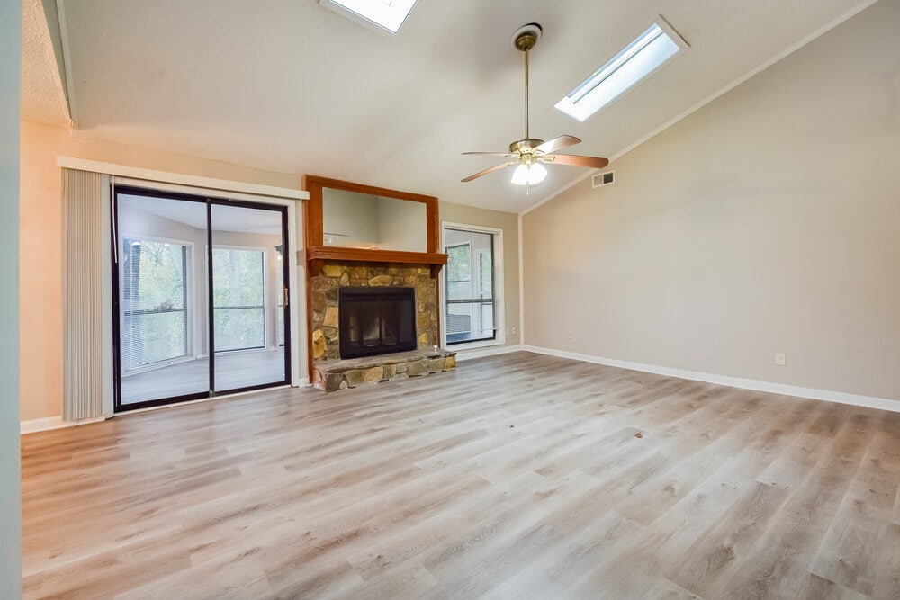 Building Photo - 4902 N Redan Cir