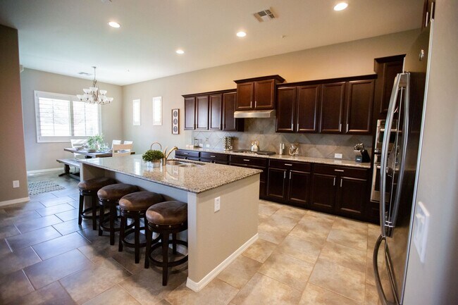 Building Photo - FURNISHED 3 BEDROOM IN CHANDLER!!