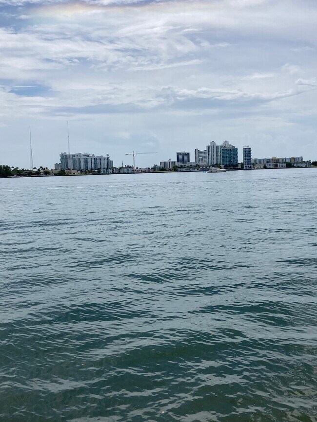 Building Photo - 2170 Bay Dr