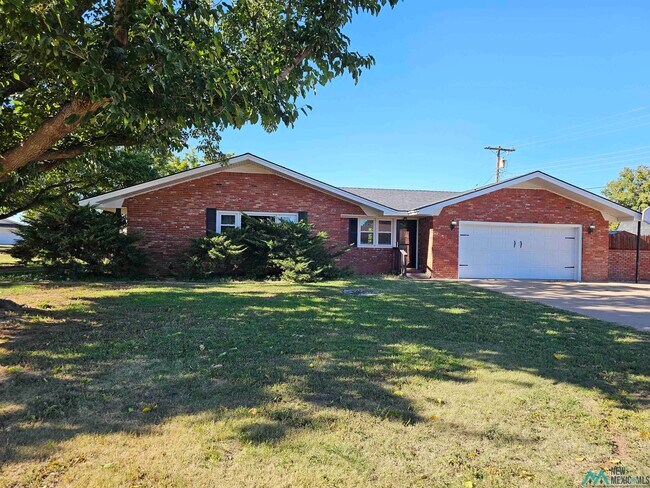 Building Photo - 1801 Eastridge Dr