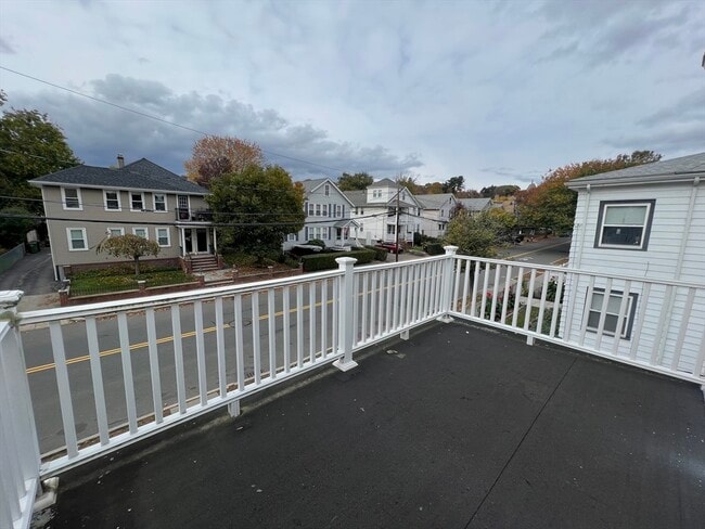 Building Photo - 171 School St