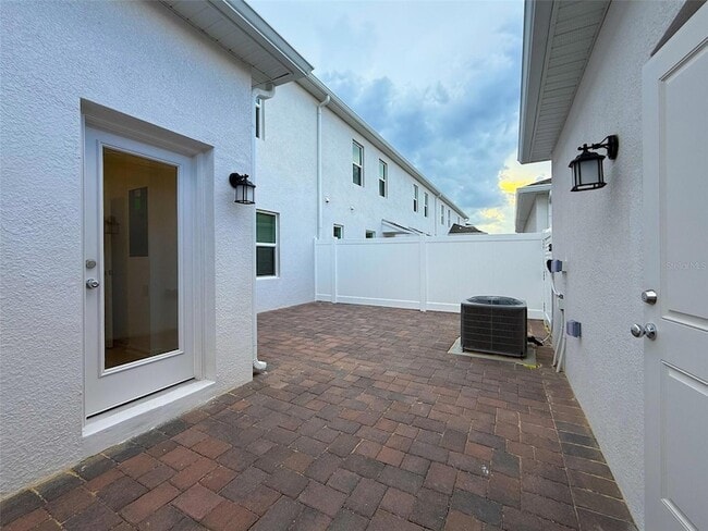 Building Photo - 1991 Stake Out Wy