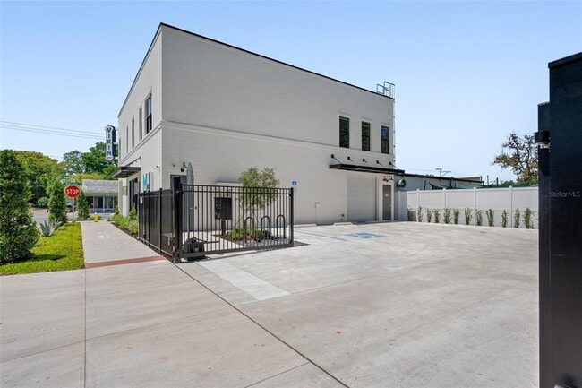 Building Photo - 902 E Curtis St