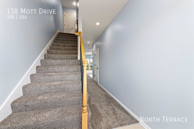 Building Photo - 138 Mott Dr