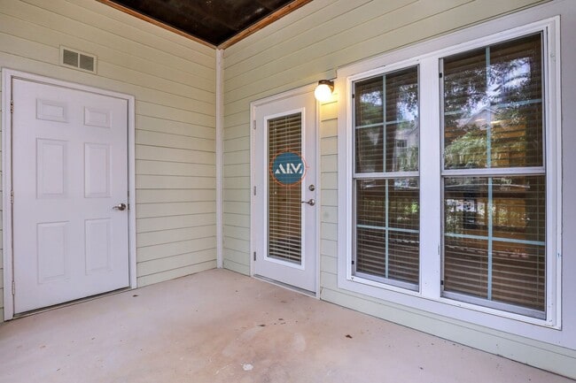 Building Photo - Live the Lowcountry Lifestyle in Comfort a...
