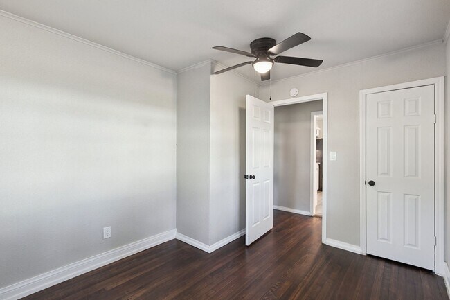 Building Photo - Location, Light & Lifestyle! 3-Bedroom Tul...