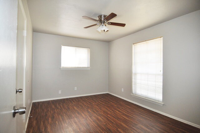 Building Photo - "COMING IN LATE JANUARY - Charming 3-2-2 home in the heart of Irving!"