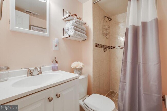 Building Photo - 8280 Wold Den Ct