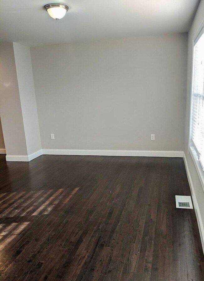 Building Photo - 254 Upland Ave