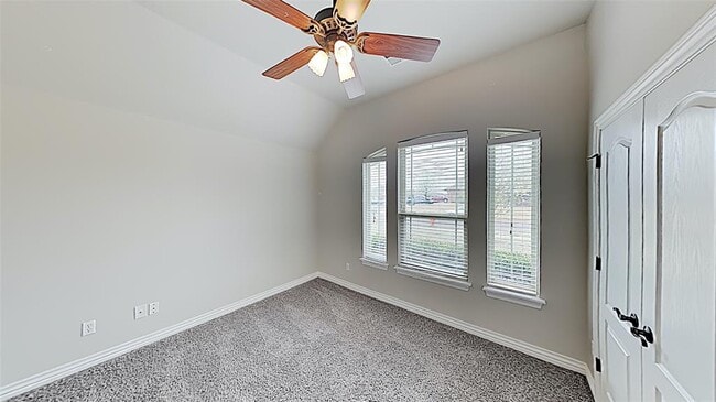 Building Photo - 15304 Blue Jay Dr